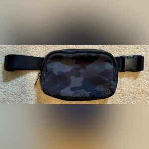 Lululemon Camo Hip pack